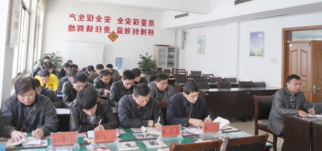 阳城煤矿调度值带班人员到工区开班前会