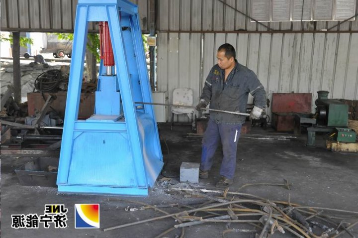 运河煤矿成功研制出新型“锚杆整形器”