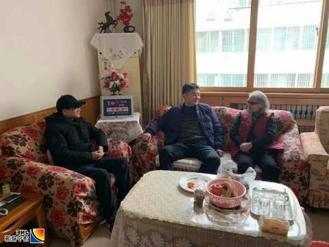 物资公司慰问困难员工、退休老干部