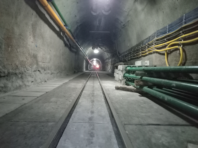 1640653338752121.jpg 霄云煤矿轨道标准提升.jpg