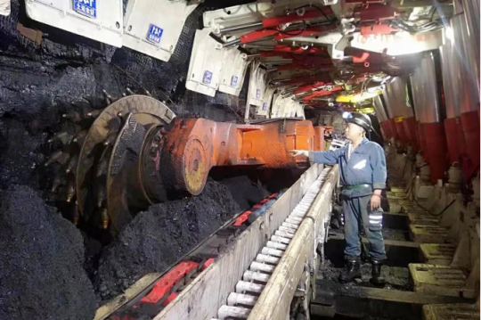 霄云煤矿首个自主安装工作面开始试生产