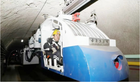 霄云煤矿构建单轨吊“集装箱”式运输网络