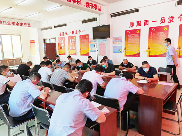 1654760221667465.png 2022年6月8日,运河煤矿组织规程、措施“再学习、再考试”活动(马善磊)副本.png