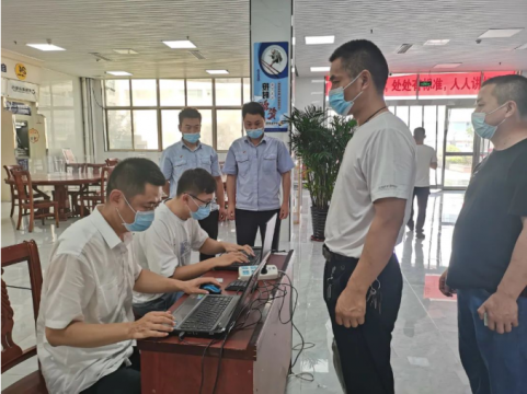 霄云煤矿丨协同市工行在矿为退役军人办理优待证