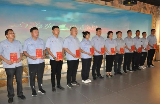 花园煤矿丨感悟革命精神，组织党员集体过“政治生日”