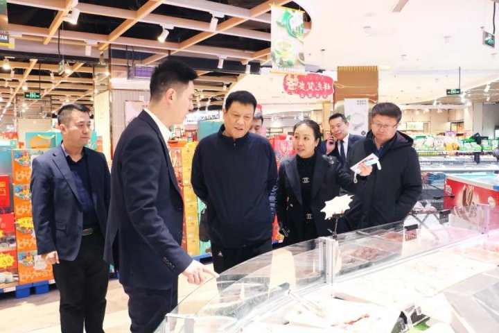 张广宇到融兴商业调研指导工作