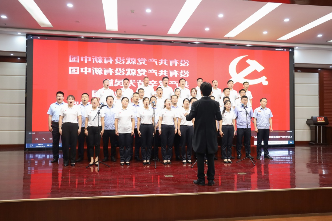 1711950254376958.jpg 霄云煤矿组织开展大合唱活动,拍摄:张昕泽.jpg