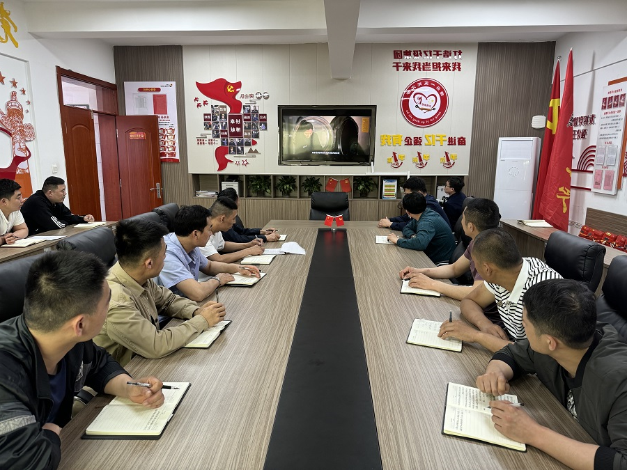 1715395083546331.jpg 观影照片1.jpg