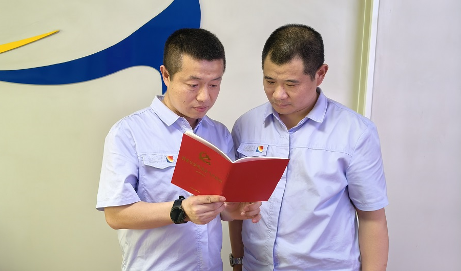 1716534204236631.jpg 2024年5月20日生产党支部科室人员开展《条例》学习活动(地点:党员活动室 拍摄:王善站).jpg