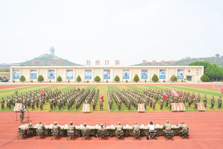 济宁能源集团基干民兵参加全市民兵应急营集合点验大会